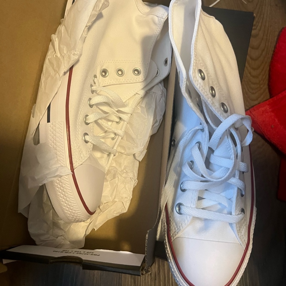 Converse high tops unisex New 9.5 m / 11.5 w New